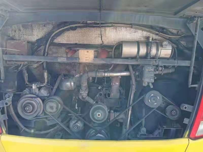 O ônibus usado Zk6110 60 de Yutong assenta o treinador da excursão da disposição LHD do motor 2+3 da parte traseira de Yuchai