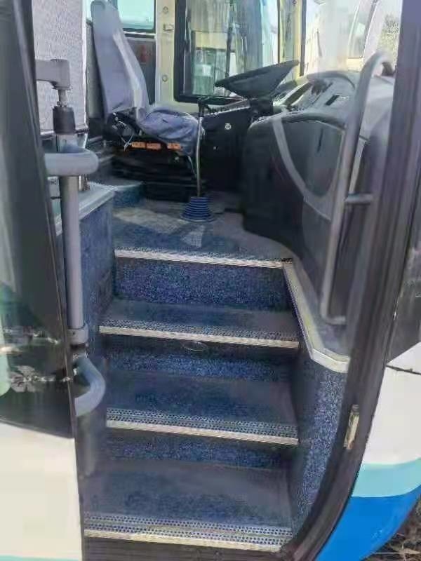 2012 treinador usado ônibus usado assentos Bus Diesel Engine LHD do ônibus ZK6127 de Yutong do ano 67 nas boas condições