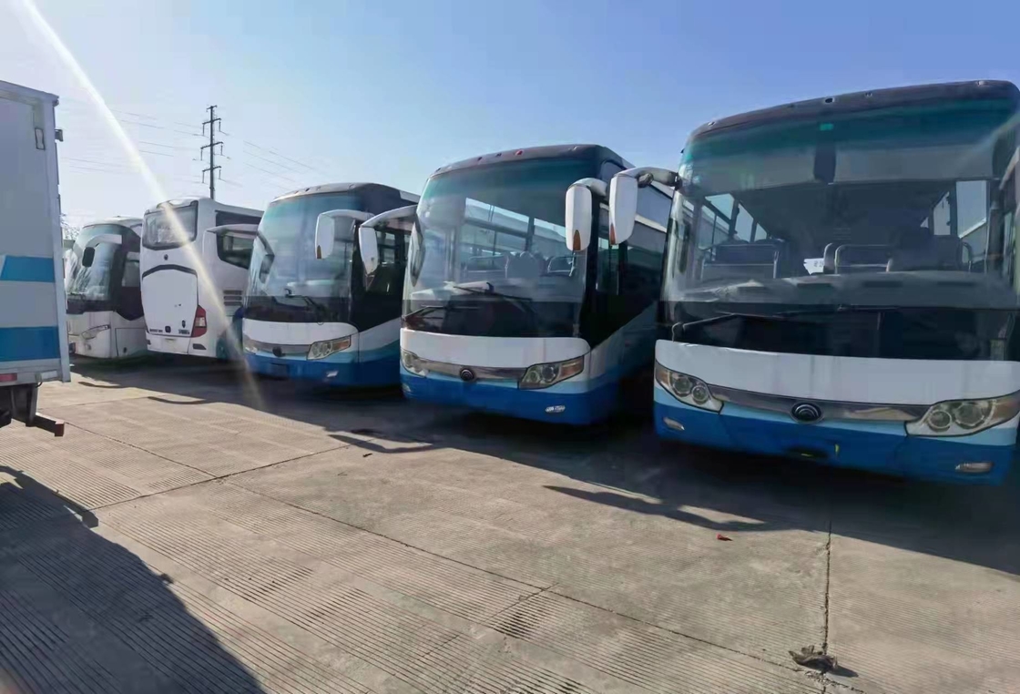 2012 treinador usado ônibus usado assentos Bus Diesel Engine LHD do ônibus ZK6127 de Yutong do ano 67 nas boas condições