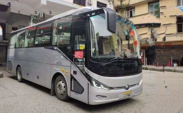 Yutong usou o treinador Bus Luxury do ônibus ZK6907 de 2021 39 assentos o ônibus de Yutong que fixa o preço do chassi diesel da bolsa a ar