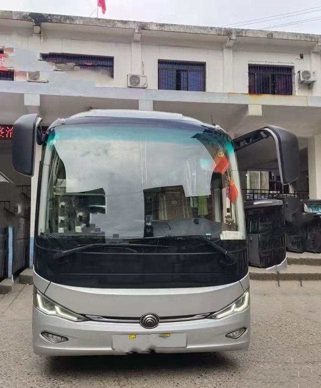 Yutong usou o treinador Bus Luxury do ônibus ZK6907 de 2021 39 assentos o ônibus de Yutong que fixa o preço do chassi diesel da bolsa a ar