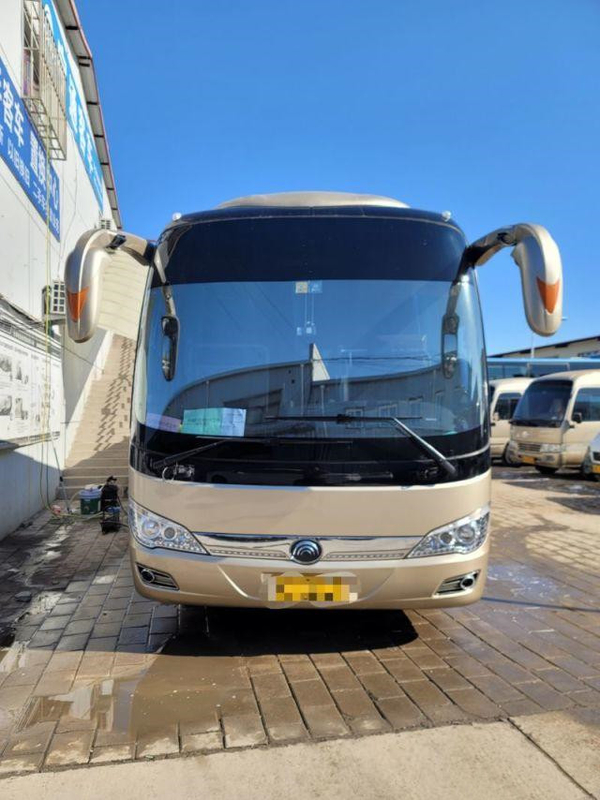 Passageiro do ônibus de Youtong Zk6908 do ônibus contra 38 motor de Yuchai 270kw do treinador do ônibus de turista dos assentos