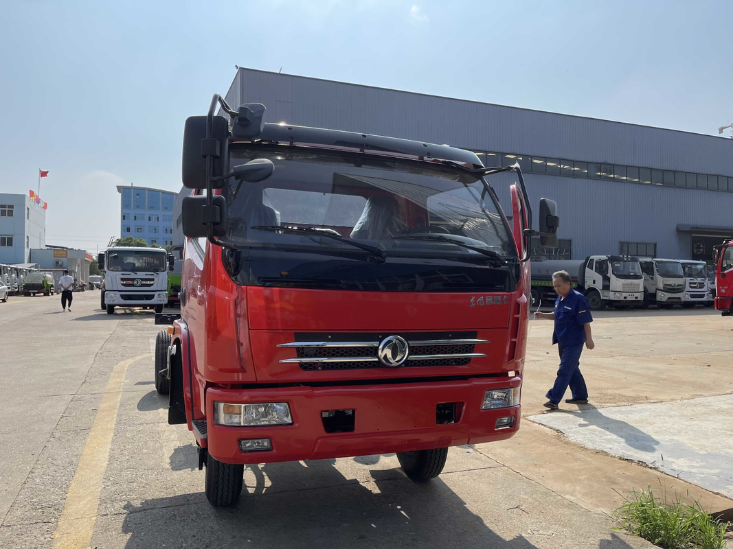 O chassi do DF 4*4 3,2 T usou o chassi da movimentação de quatro rodas de segunda mão 140hp do caminhão do trator