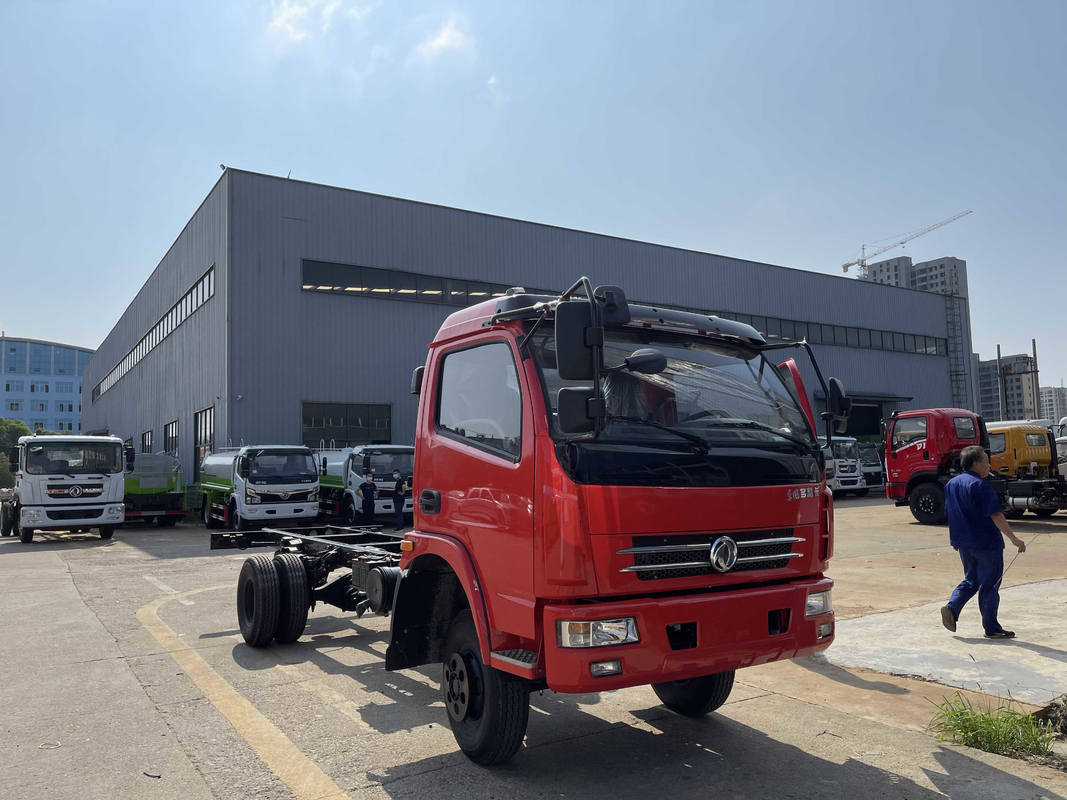 O chassi do DF 4*4 3,2 T usou o chassi da movimentação de quatro rodas de segunda mão 140hp do caminhão do trator
