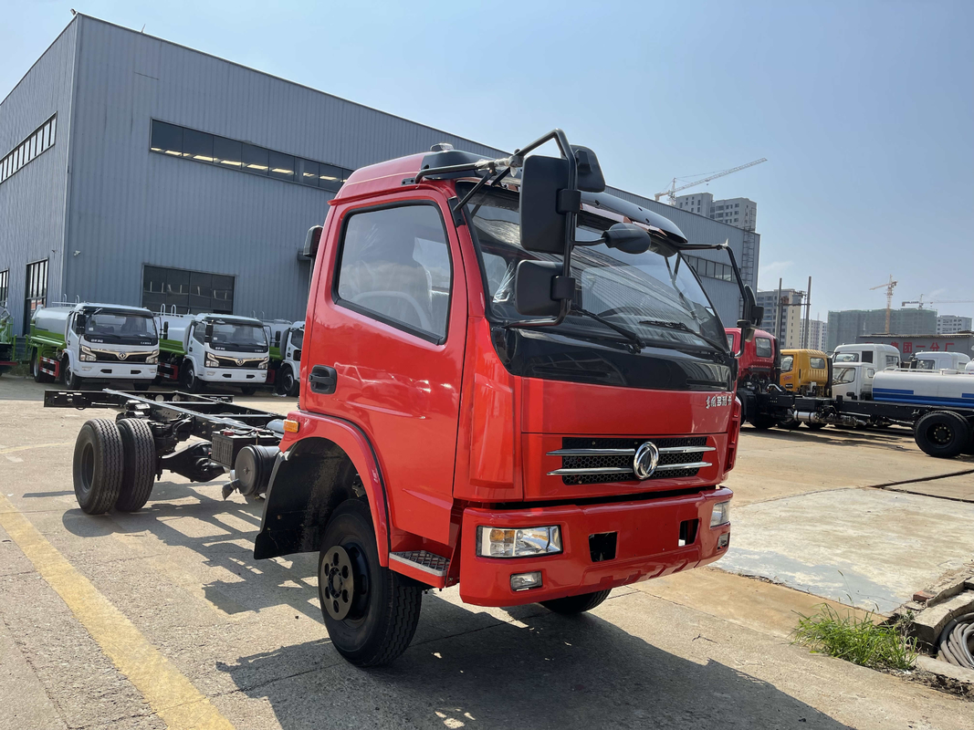 O chassi do DF 4*4 3,2 T usou o chassi da movimentação de quatro rodas de segunda mão 140hp do caminhão do trator