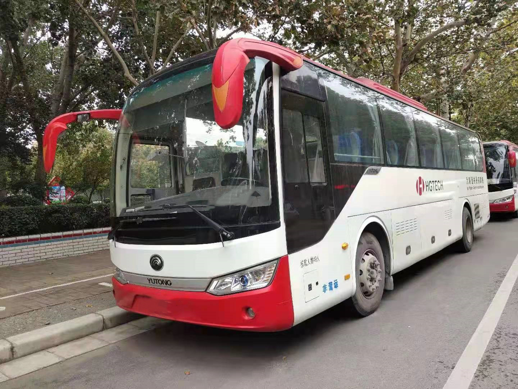 O transporte público Yutong usado transporta o passageiro que a cidade usou o treinador interurbano Buses da excursão luxuosa diesel dos ônibus