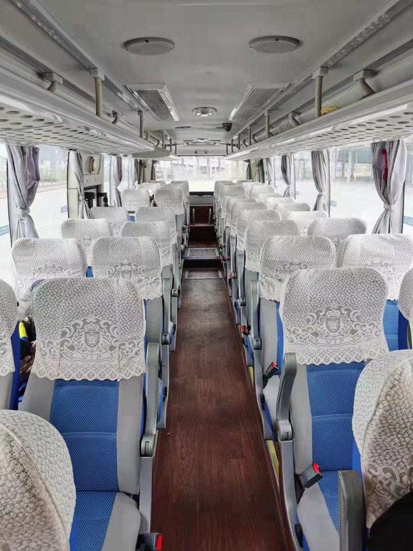 Yutong usou o transporte que os veículos brancos usaram 50Seats interurbano diesel usaram o treinador Buses