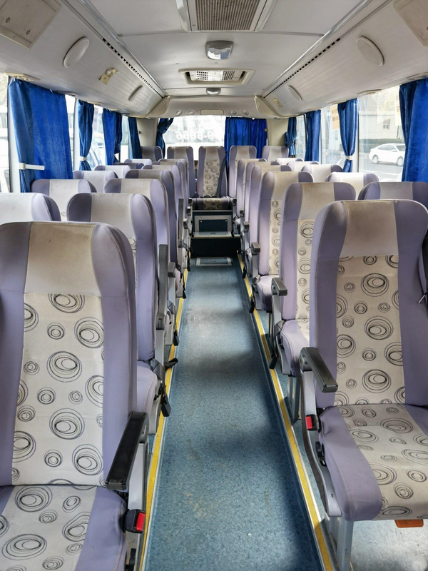 Yutong luxuoso de segunda mão transporta 24-35 assentos que públicos diesel usados a cidade transporta LHD usou o treinador Buses In 2014 anos
