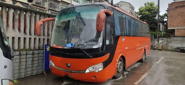 Os ônibus de excursão usados ZK6998 de Yutong usaram um ano luxuoso de 39 do treinador diesel do motor de Yuchai dos assentos ônibus de Buses Used Intercity em 2014