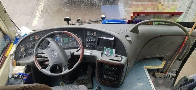 Os ônibus de excursão usados ZK6998 de Yutong usaram um ano luxuoso de 39 do treinador diesel do motor de Yuchai dos assentos ônibus de Buses Used Intercity em 2014