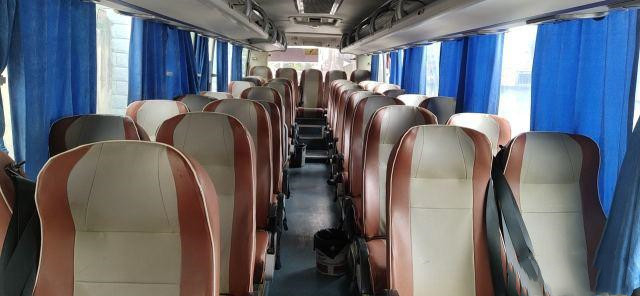 Os ônibus de excursão usados ZK6998 de Yutong usaram um ano luxuoso de 39 do treinador diesel do motor de Yuchai dos assentos ônibus de Buses Used Intercity em 2014