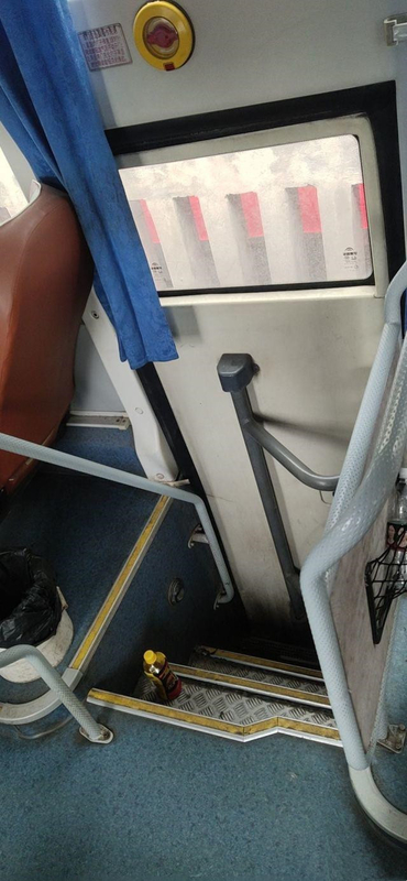 Os ônibus de excursão usados ZK6998 de Yutong usaram um ano luxuoso de 39 do treinador diesel do motor de Yuchai dos assentos ônibus de Buses Used Intercity em 2014