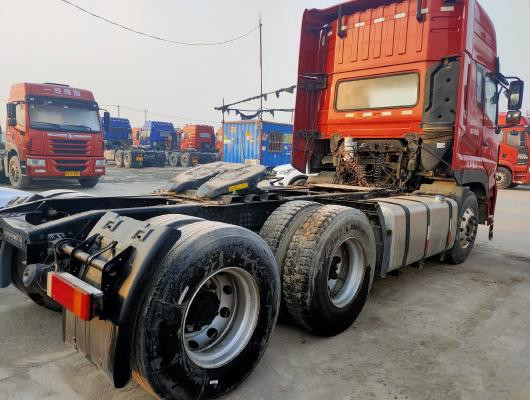O trator usado 420hp do caminhão usou a cabeça 6*4 50tons do trator para o caminhão do trator da venda