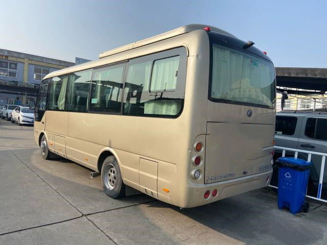 A segunda mão Yutong ZK6728 transporta o motor dourado usado de Yuchai da cor transporta o treinador de 28 passageiros Bus In 2019 anos