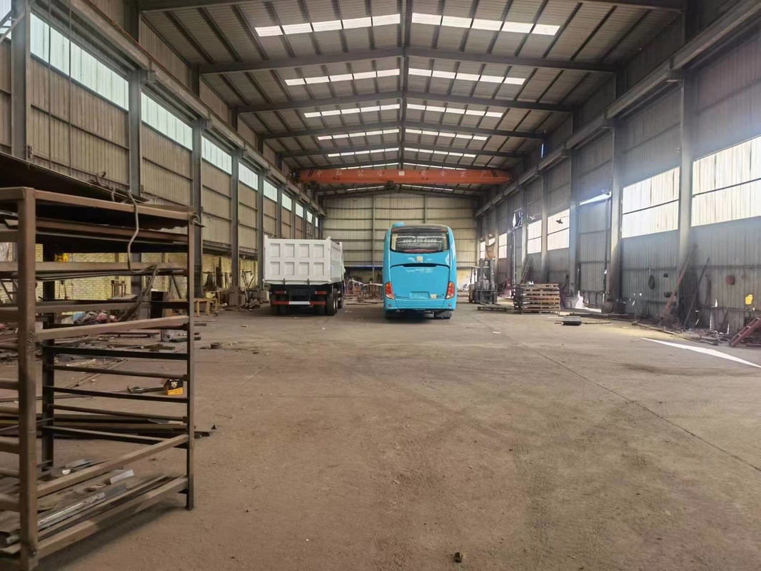 6*4 8*4 da esquerda à direita que dirige o descarregador usado da movimentação da mão de Tipper Truck 371/375hp segundo