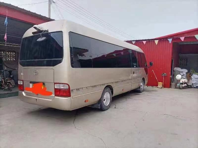 2013 o ônibus usado da pousa-copos do ano 30 assentos usou Mini Bus Toyota Coaster Bus com o motor 15B diesel