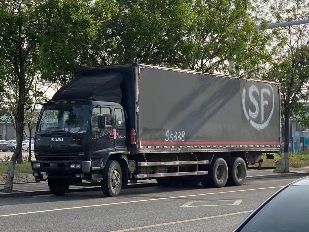 Comprimento rápido da caixa de engrenagens 9.6m do caminhão em forma de caixa de ISUZU Cargo Truck Second Hand