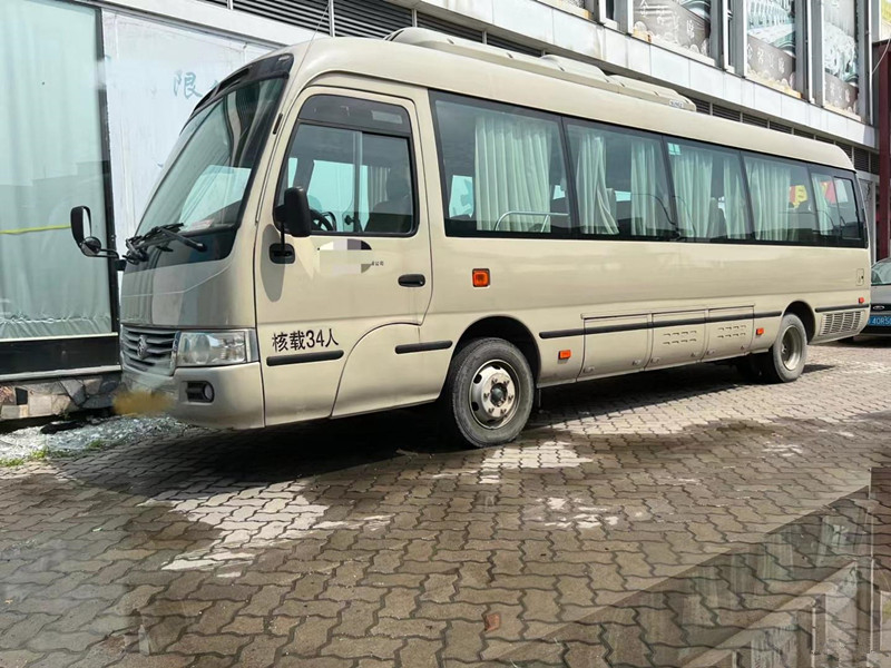 O ônibus usado 34 assentos da pousa-copos usou Mini Bus XML6809 com direção elétrica da mão esquerda do motor
