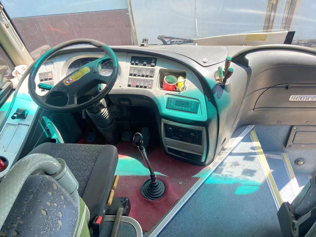 Ônibus de excursão usado 147kw direito de Yuchai do treinador da direção do motor da parte traseira do ônibus ZK6809 35seats de Yutong