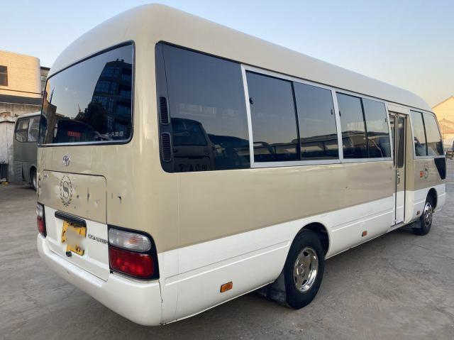 Euro manual III dos ônibus da pousa-copos da caixa de engrenagens 2TR de Mini Bus 23seat 2.7L da pousa-copos de Toyota