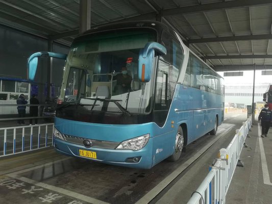 O ônibus luxuoso de Yutong da mão dos assentos de Bus Rhd Lhd 55 do treinador em segundo usou o ônibus do centro urbano para a venda