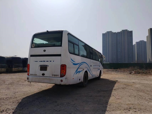 A cor branca das portas dobro dos assentos do Microbus 43 da segunda mão usou o motor do ônibus ZK6102D Yuchai de Yutong