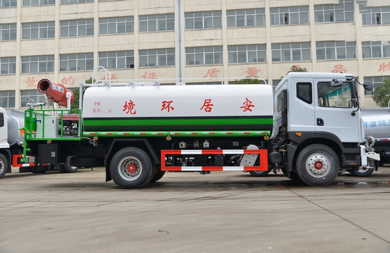 Caminhão de aspersão de rua Dongfeng 4 × 2 tanque de água com canhão atomizador 230hp Cummins motor