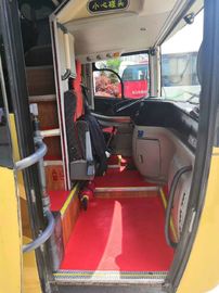 Yutong usado 2013 anos transporta 59 Seaters uma camada e meia direção da mão esquerda