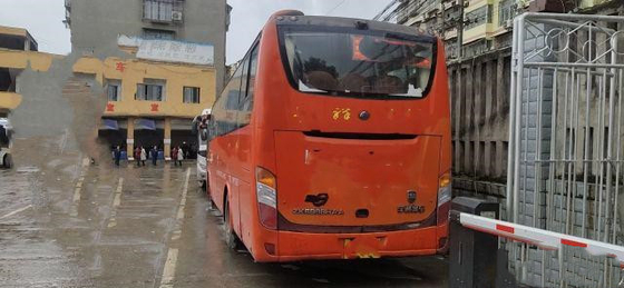 Os ônibus de excursão usados ZK6998 de Yutong usaram um ano luxuoso de 39 do treinador diesel do motor de Yuchai dos assentos ônibus de Buses Used Intercity em 2014