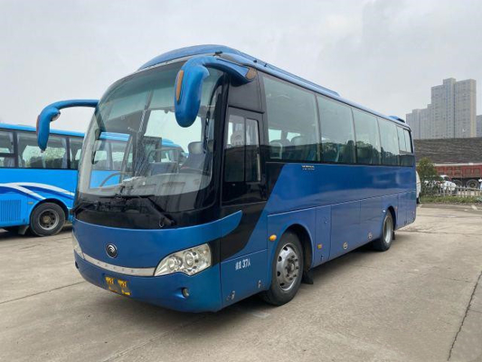 O treinador usado Bus 37 assentos Yutong Zk6888 transporta e treina a condução à direita do ônibus